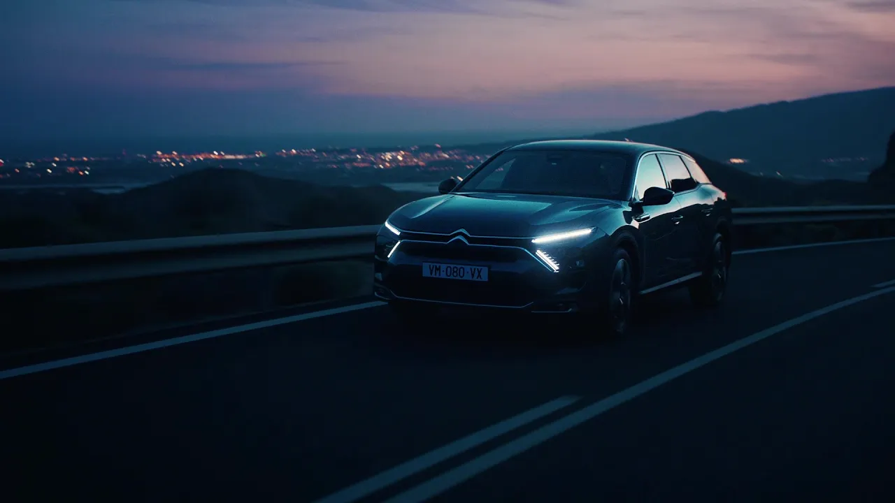 Новый Citroën C5 X. Описание технических характеристик, фото интерьера и  экстерьера, обзор комплектации на официальном сайте Citroën.